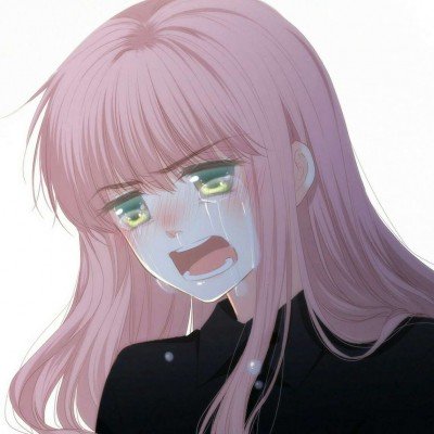 女车主将雨布挪至应急车道